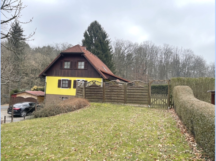 Haus mit großzügiger Grünfläche, Terrasse und Ruhelage 8350 Pertlstein / Fehring